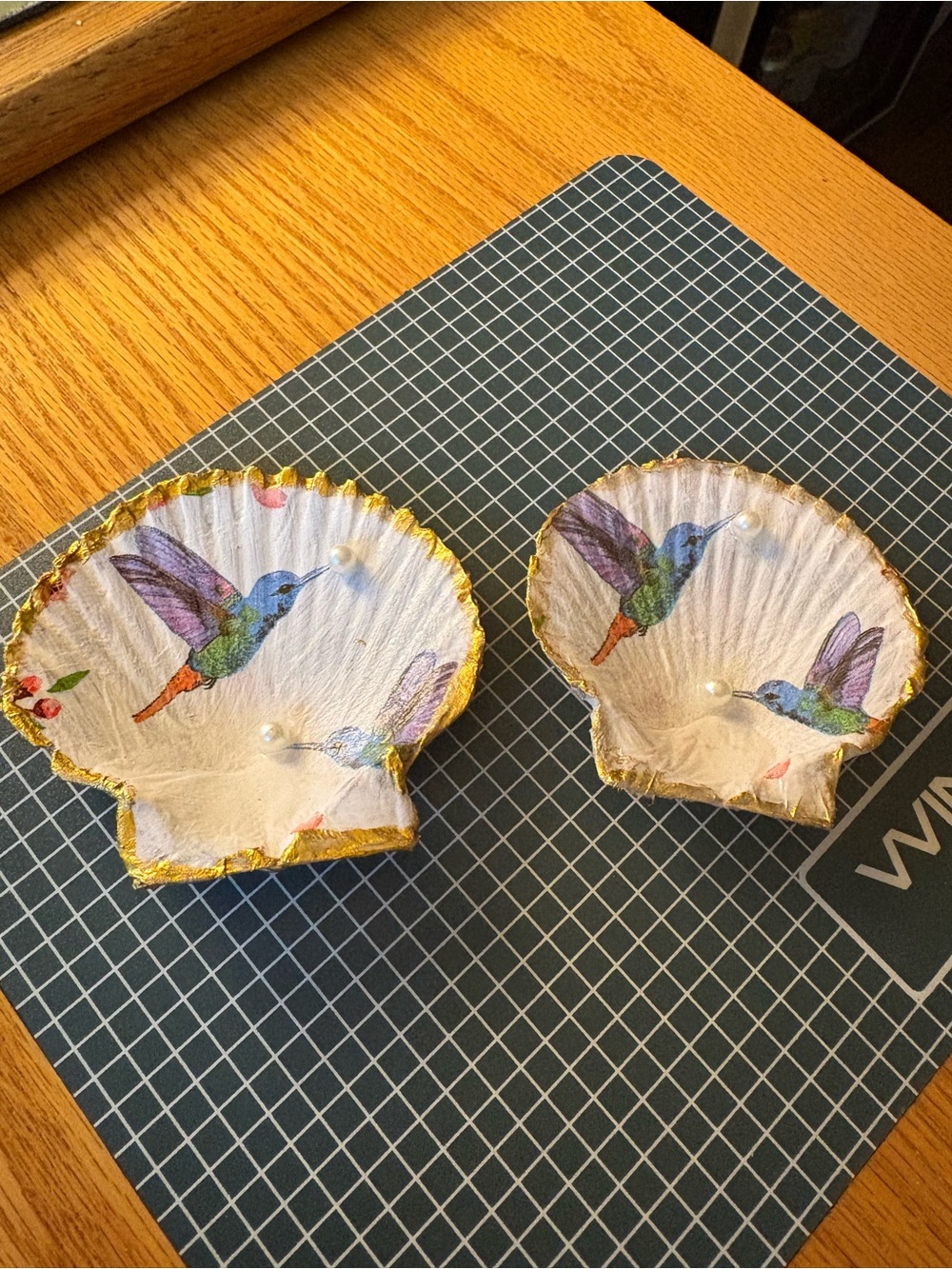 Handmade Clam Shell Trinket Dish HUMMINGBIRDS x2 with pearls in each decoupage